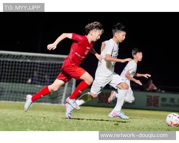 加维引领新潮流探索未来足球的无限可能与发展方向