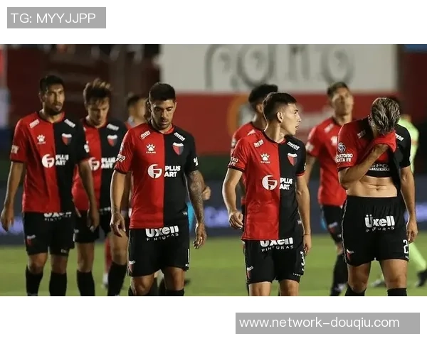 图库曼竞技迎战班菲尔德争夺联赛关键三分的激烈对决